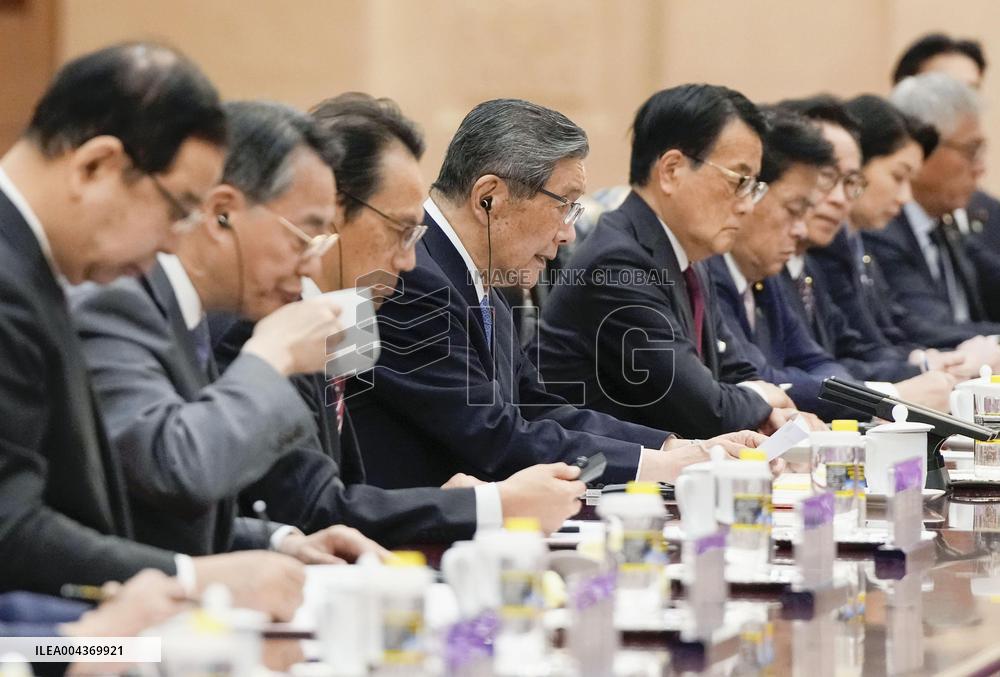 Delegation of Japanese lawmakers visits Beijing