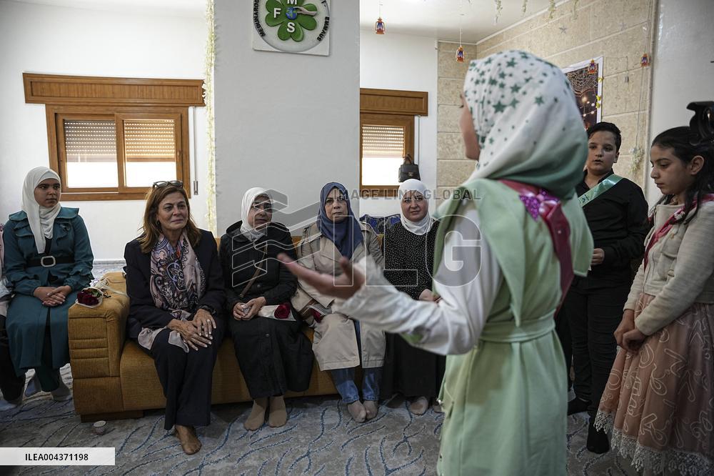 Minister Hind Kabawat Visits Parts of Northern Syria