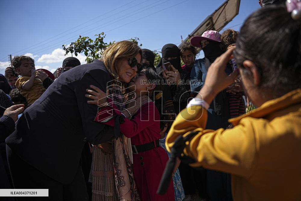 Minister Hind Kabawat Visits Parts of Northern Syria