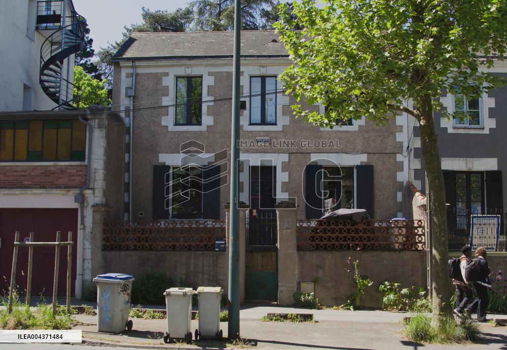 Woman Injured Husband Found Dead Throat Slit - Nantes