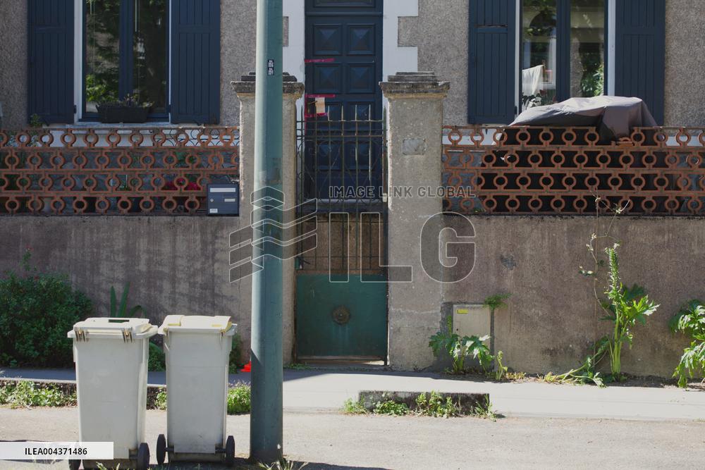 Woman Injured Husband Found Dead Throat Slit - Nantes