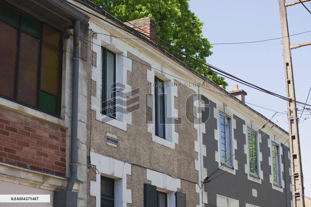 Woman Injured Husband Found Dead Throat Slit - Nantes