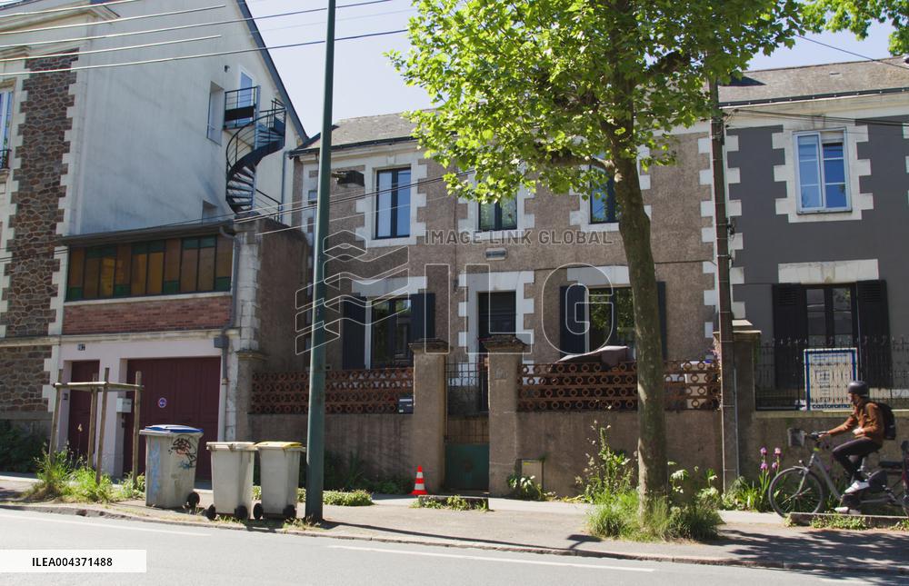 Woman Injured Husband Found Dead Throat Slit - Nantes