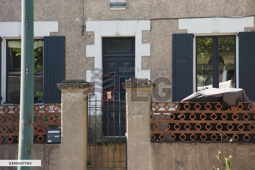 Woman Injured Husband Found Dead Throat Slit - Nantes