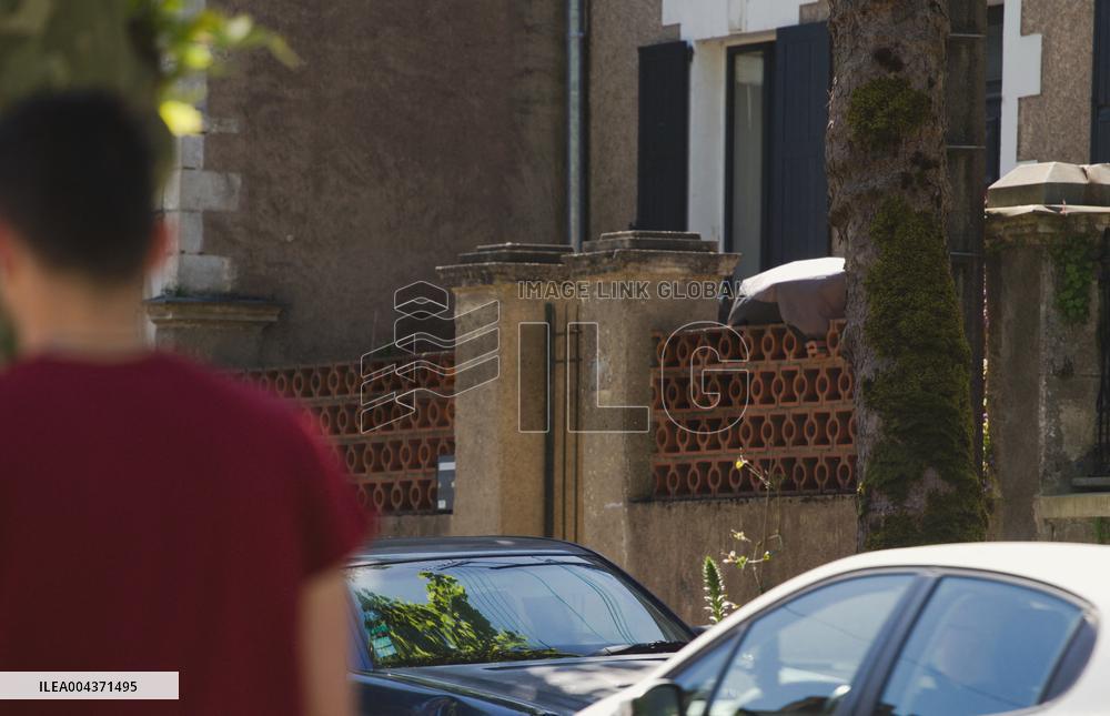 Woman Injured Husband Found Dead Throat Slit - Nantes