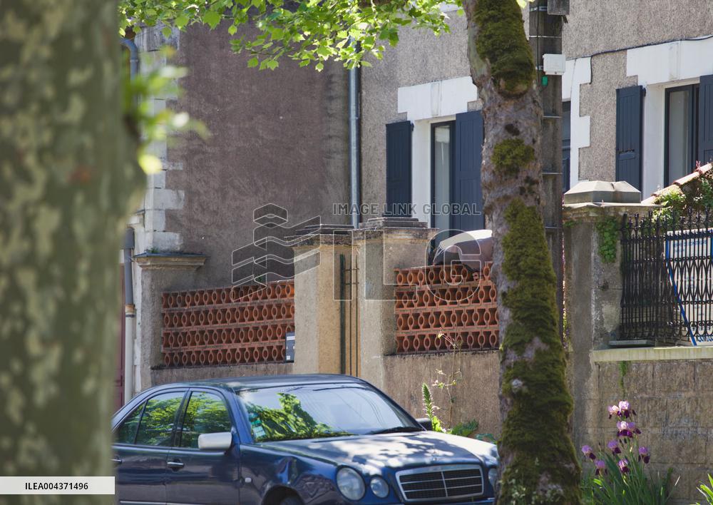 Woman Injured Husband Found Dead Throat Slit - Nantes