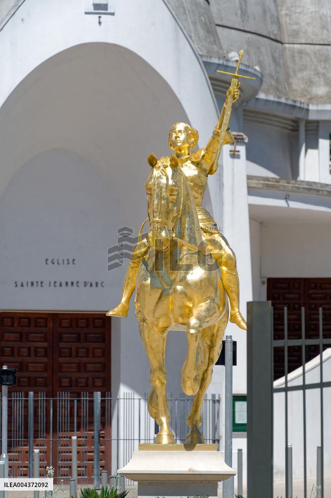 Jeanne d Arc statue in front of the Sainte Jeanne d Arc church - Nice
