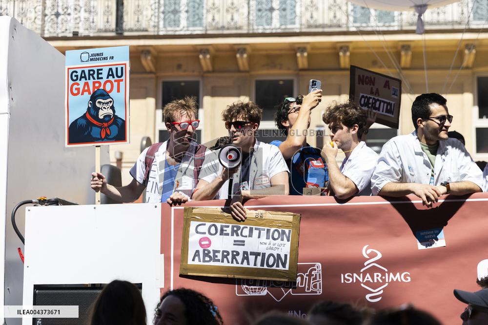 Protest Against Garot Law on Medical Deserts - Paris