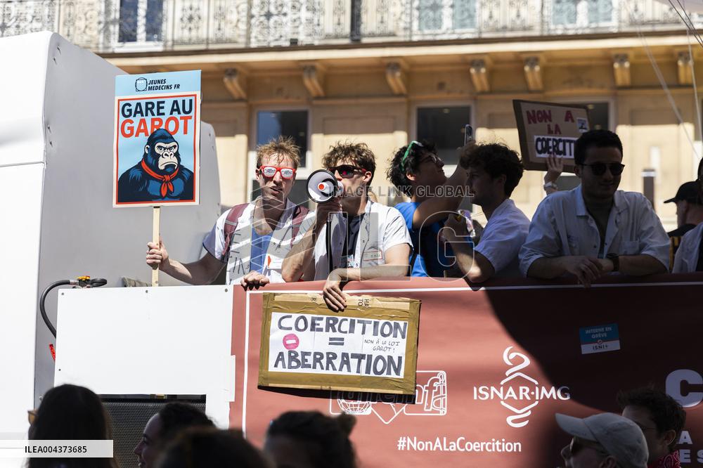 Protest Against Garot Law on Medical Deserts - Paris