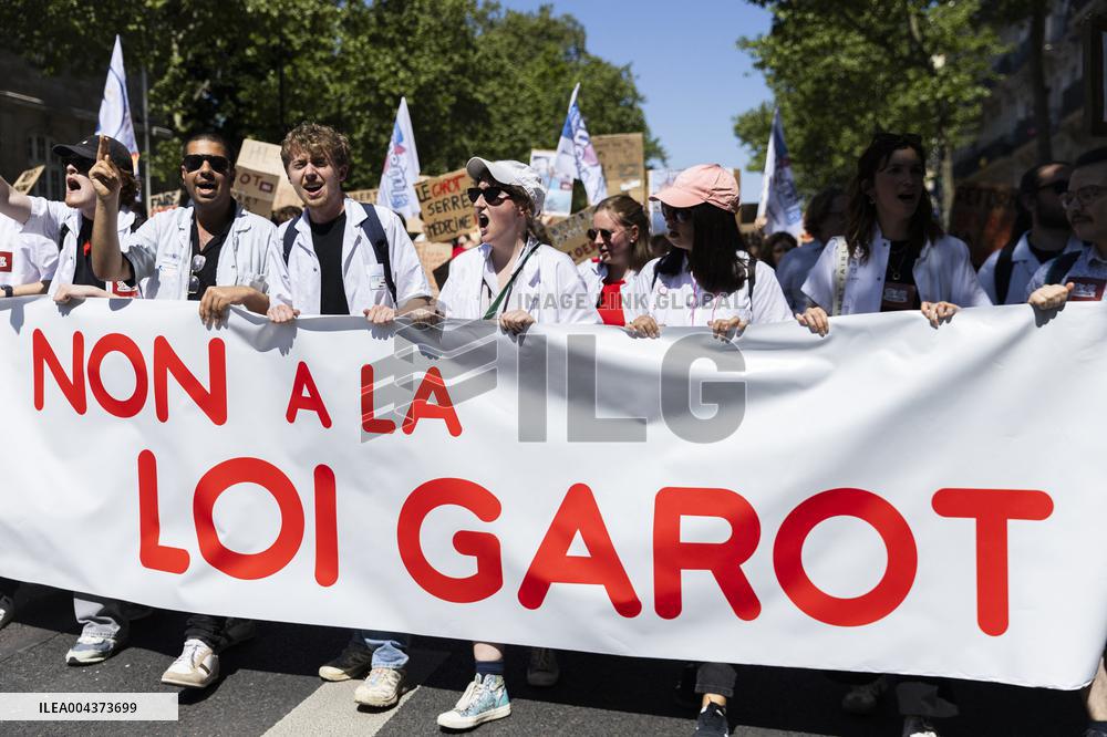 Protest Against Garot Law on Medical Deserts - Paris