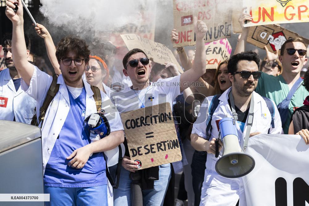Protest Against Garot Law on Medical Deserts - Paris