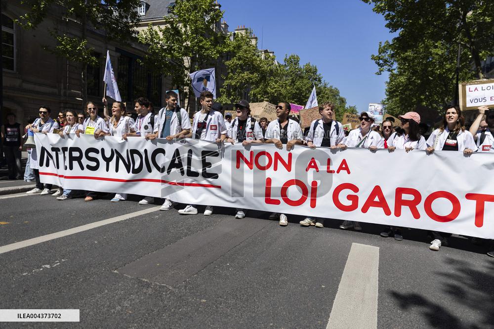 Protest Against Garot Law on Medical Deserts - Paris
