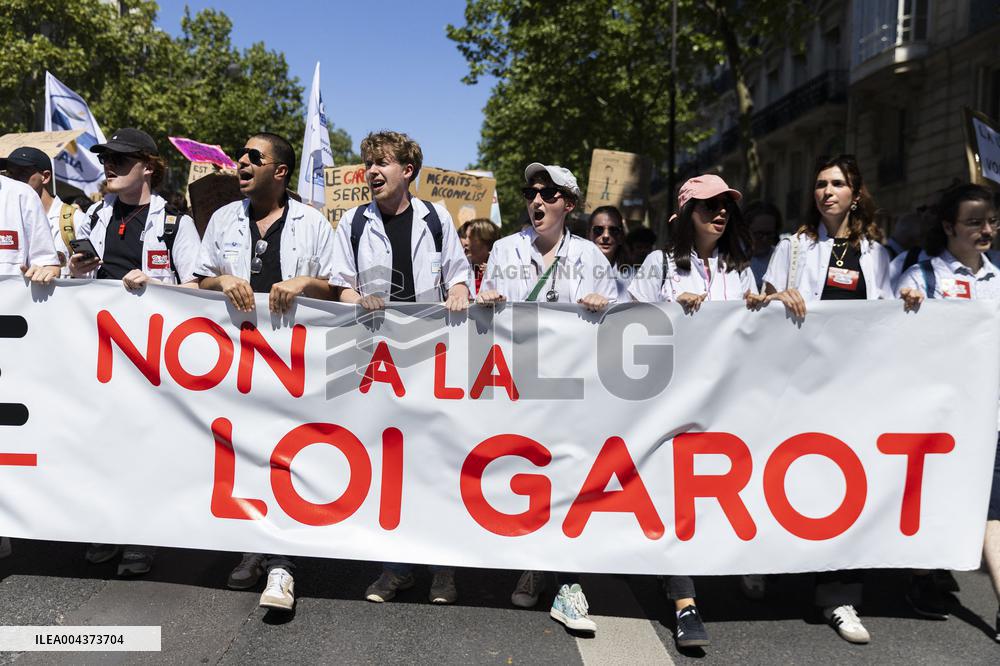 Protest Against Garot Law on Medical Deserts - Paris