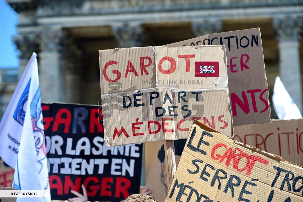 Protest Against Garot Law on Medical Deserts - Paris
