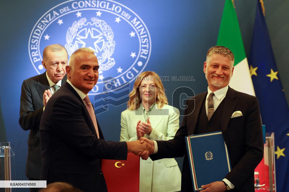 Meloni and Erdogan Hold Joint Press Conference in Rome