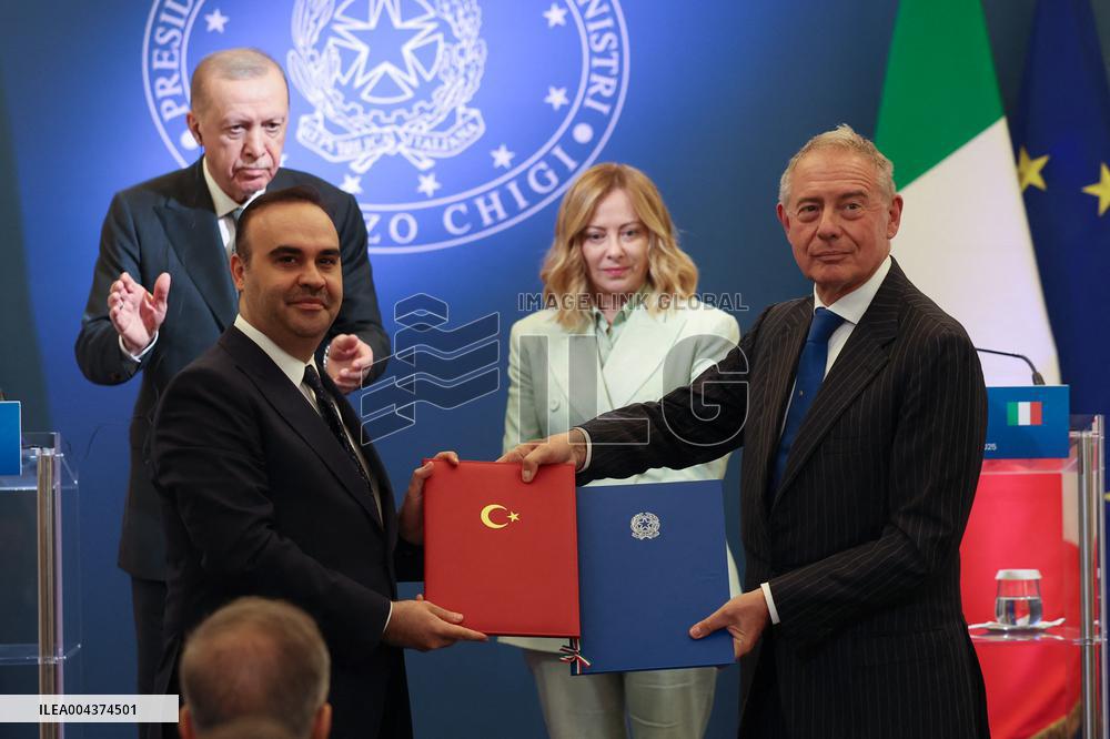 Meloni and Erdogan Hold Joint Press Conference in Rome