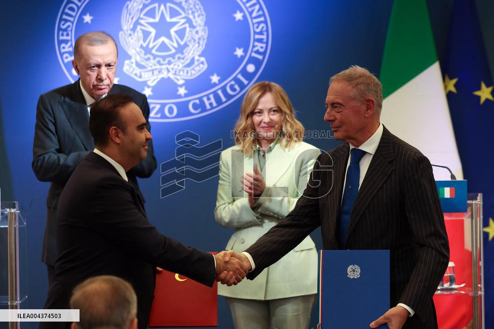 Meloni and Erdogan Hold Joint Press Conference in Rome