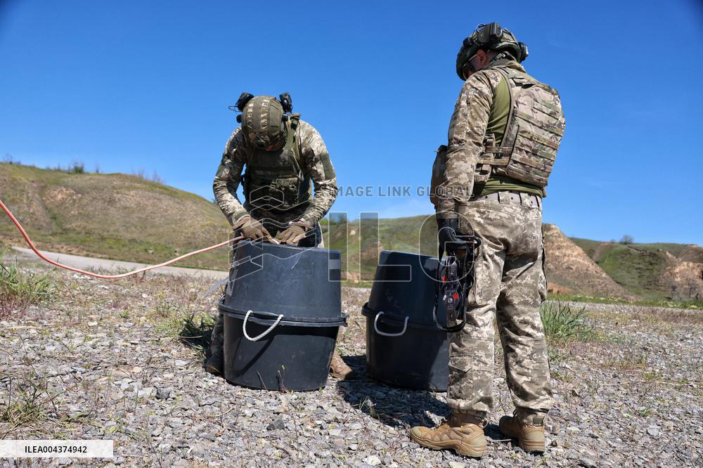 FAB-500 aerial bomb removed and destroyed in Odesa region