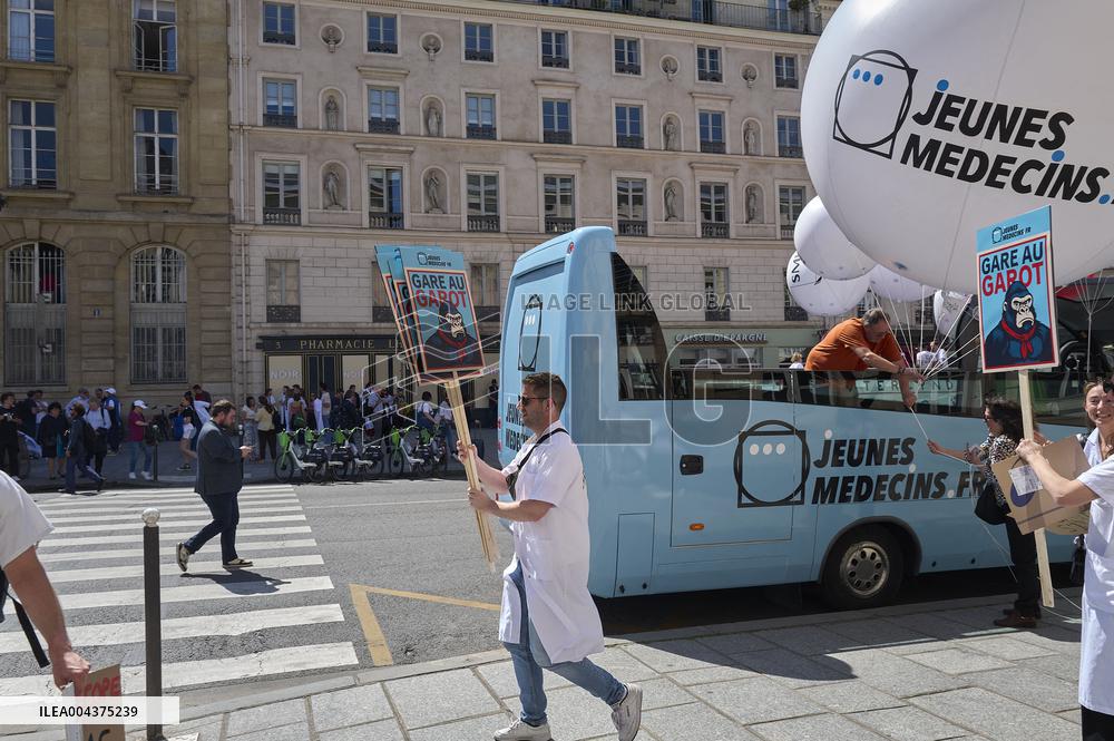 Rally Against the Garot Bill - Paris