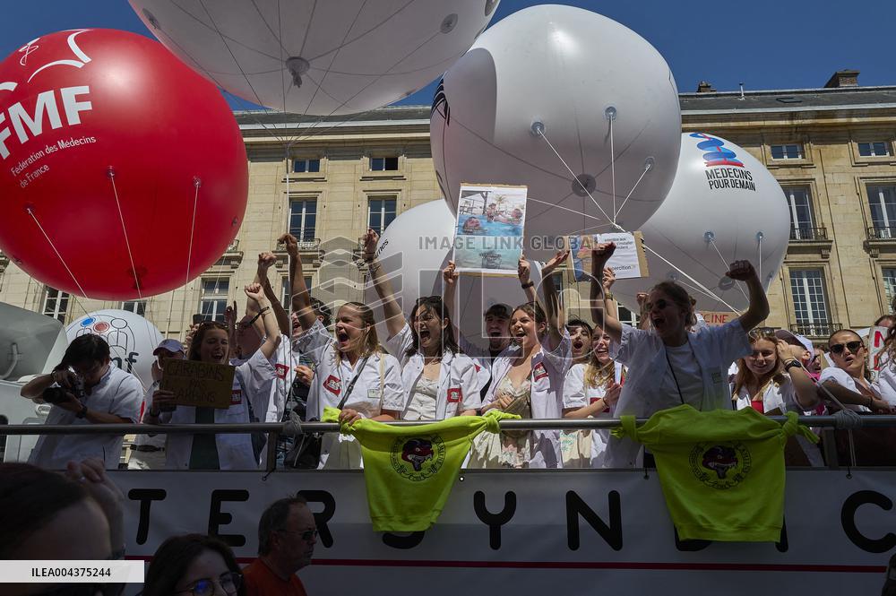 Rally Against the Garot Bill - Paris
