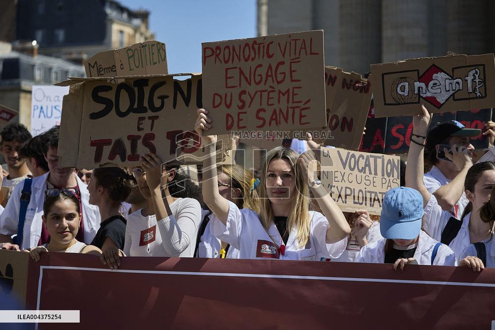Rally Against the Garot Bill - Paris