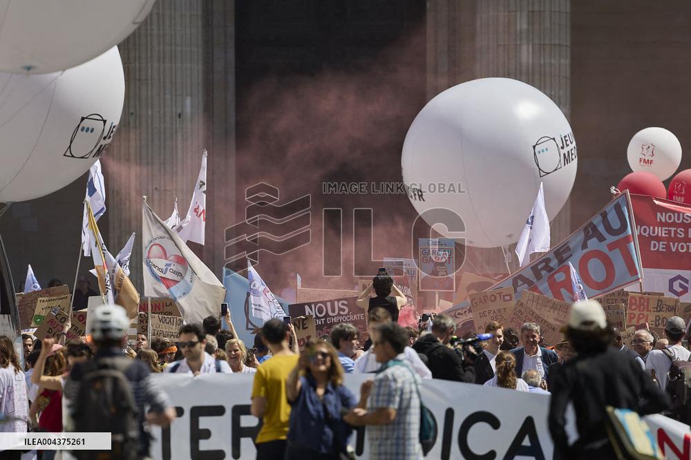 Rally Against the Garot Bill - Paris