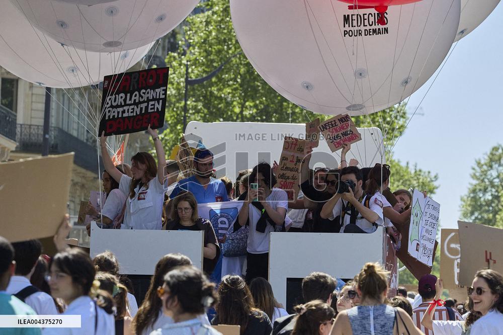 Rally Against the Garot Bill - Paris