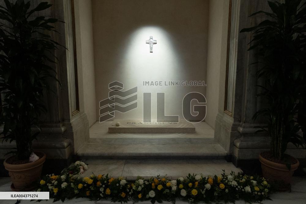 The Writing Franciscus On The Tomb Of Francis - Rome