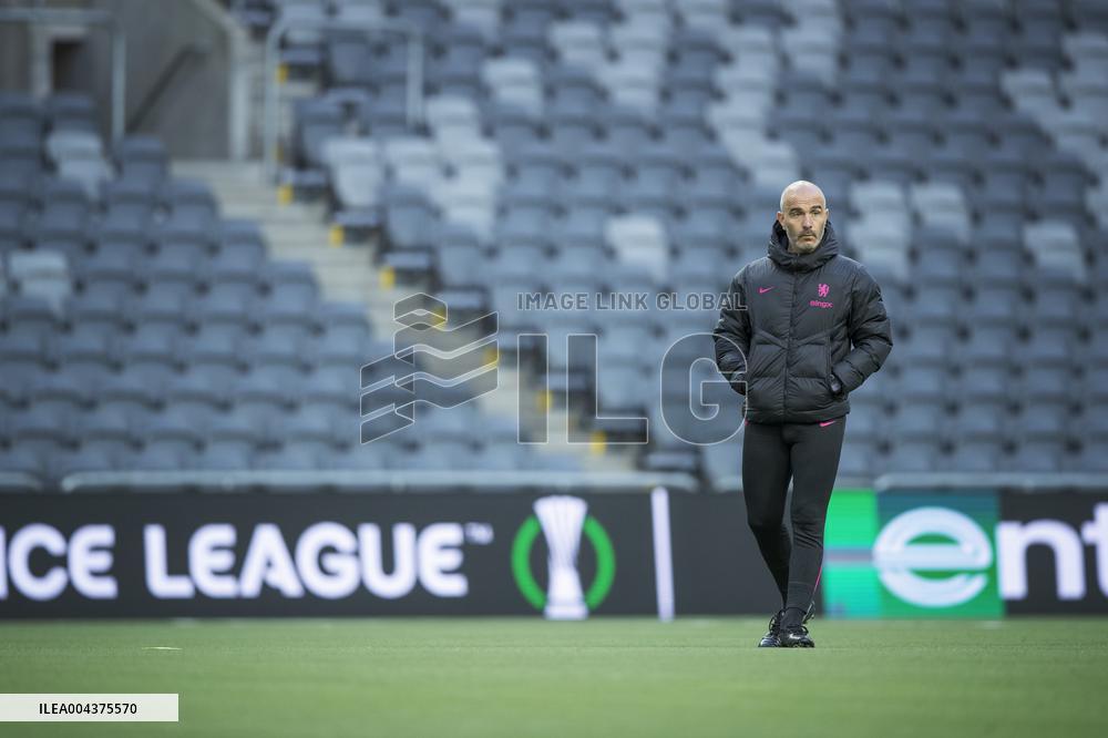 SOCCER CONFRENCE LEAGUE CHELSEA TRAINING