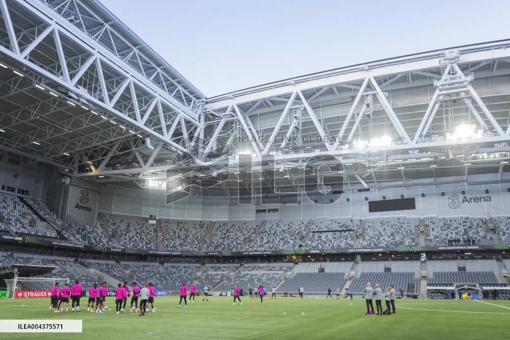 SOCCER CONFRENCE LEAGUE CHELSEA TRAINING