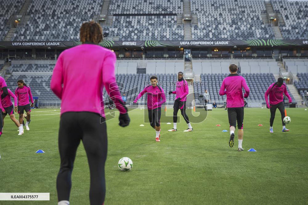 SOCCER CONFRENCE LEAGUE CHELSEA TRAINING