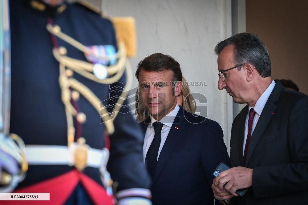 Emmanuel Macron welcomes Olaf Scholz at the Elysee FA