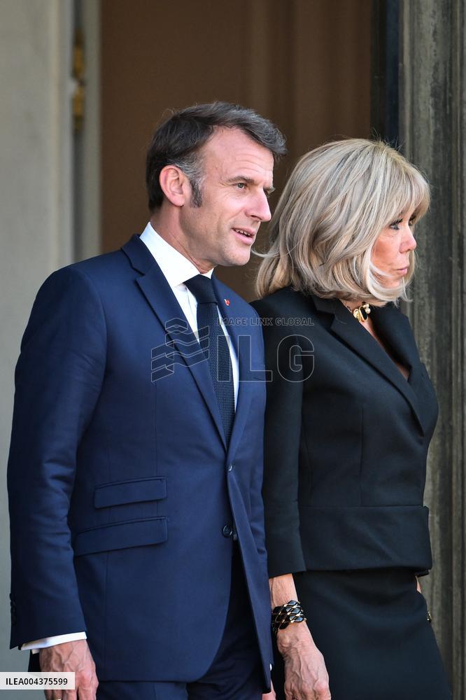 Emmanuel Macron welcomes Olaf Scholz at the Elysee FA