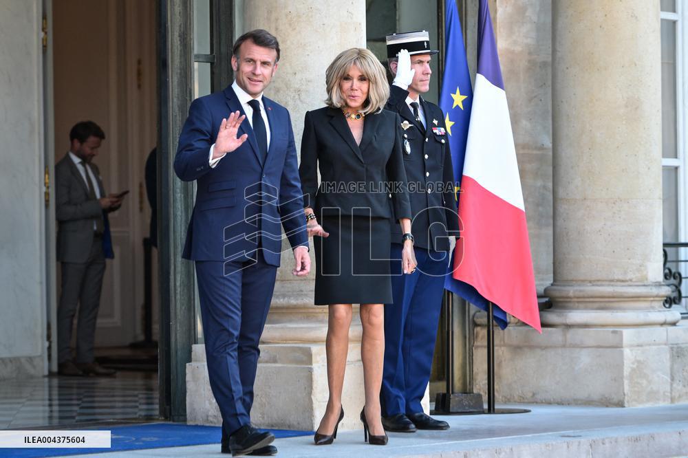 Emmanuel Macron welcomes Olaf Scholz at the Elysee FA