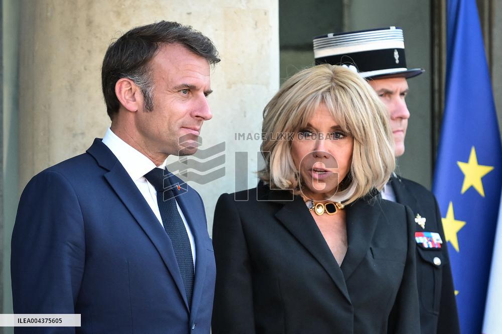 Emmanuel Macron welcomes Olaf Scholz at the Elysee FA