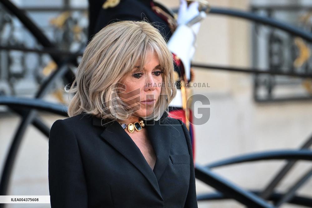 Emmanuel Macron welcomes Olaf Scholz at the Elysee FA