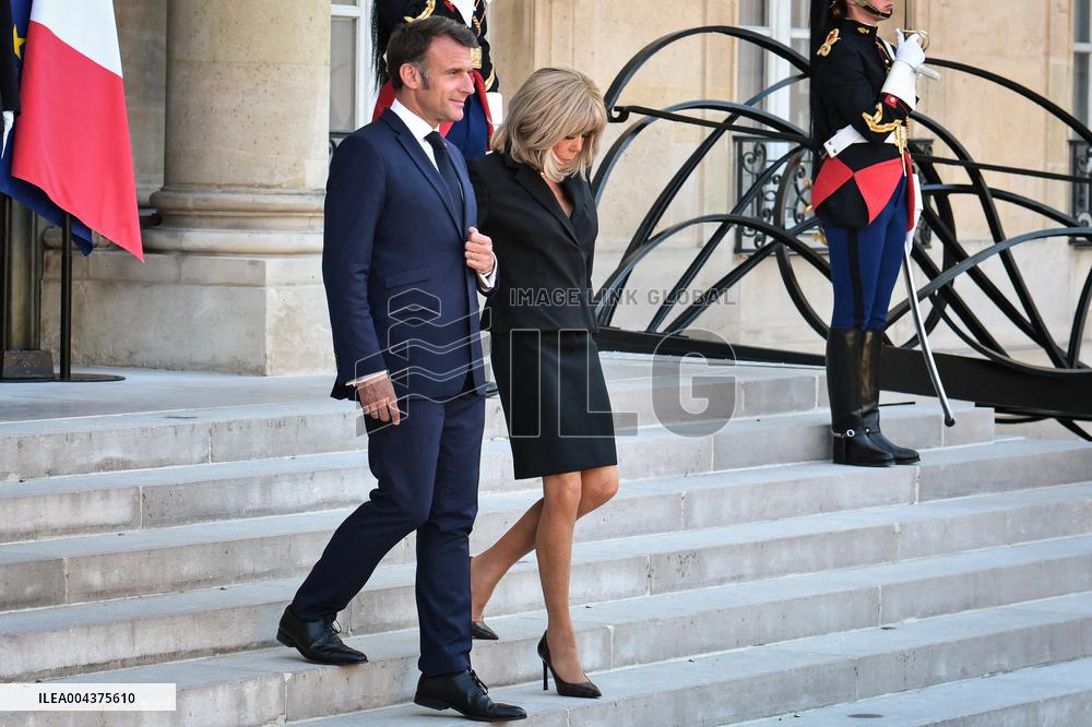 Emmanuel Macron welcomes Olaf Scholz at the Elysee FA