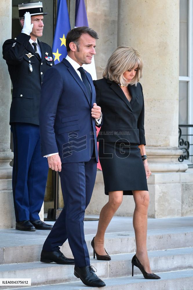 Emmanuel Macron welcomes Olaf Scholz at the Elysee FA