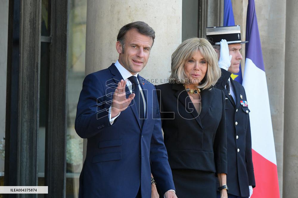 Macron Welcomes Scholz - Paris