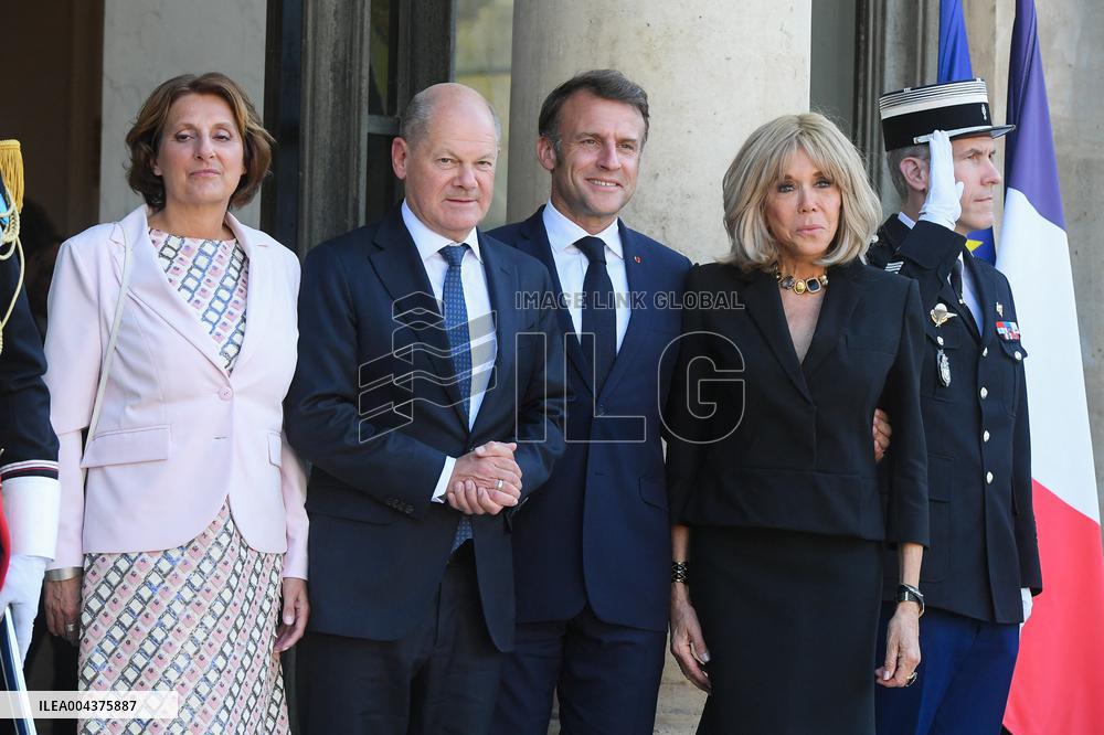 Macron Welcomes Scholz - Paris