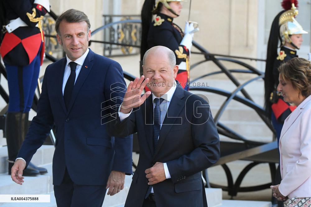Macron Welcomes Scholz - Paris