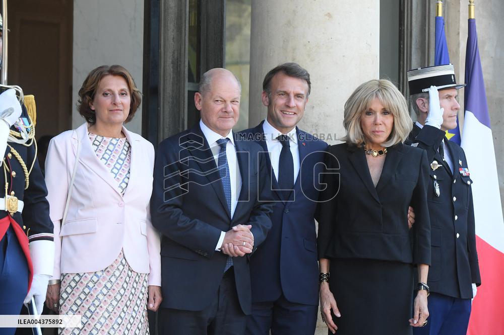 Macron Welcomes Scholz - Paris