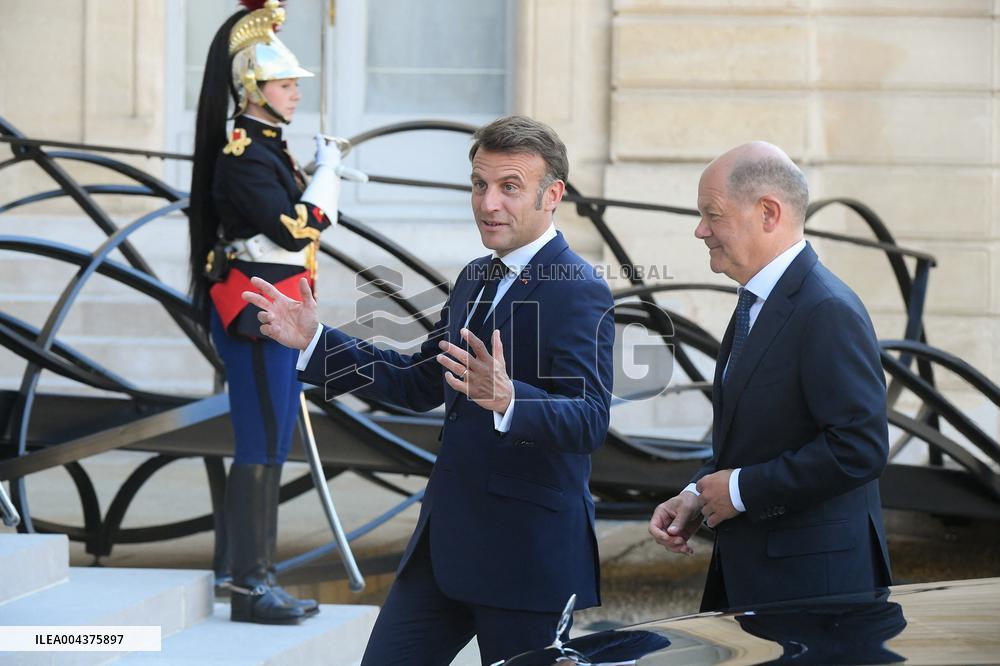 Macron Welcomes Scholz - Paris