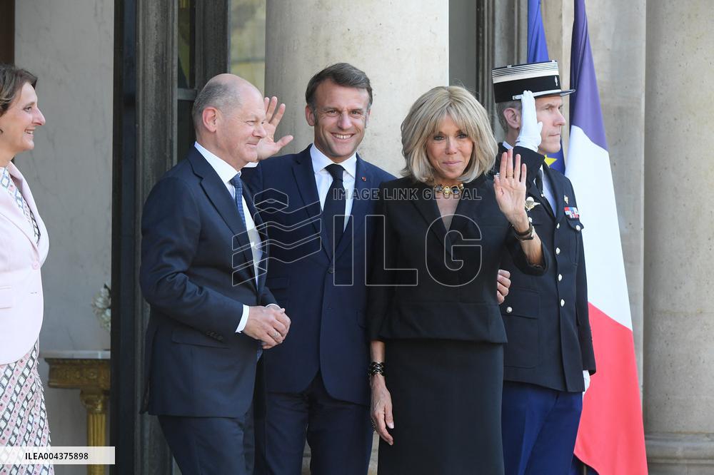 Macron Welcomes Scholz - Paris
