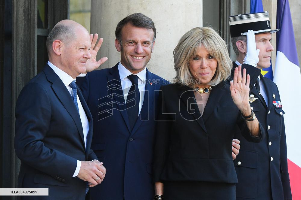 Macron Welcomes Scholz - Paris