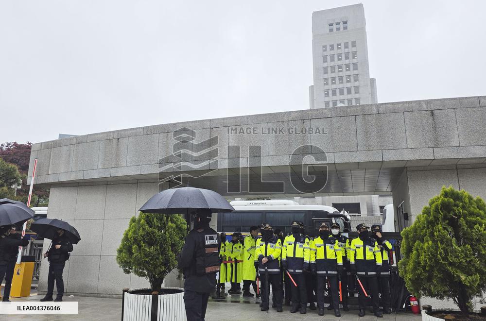 S. Korea court overturns acquittal of opposition presidential hopeful