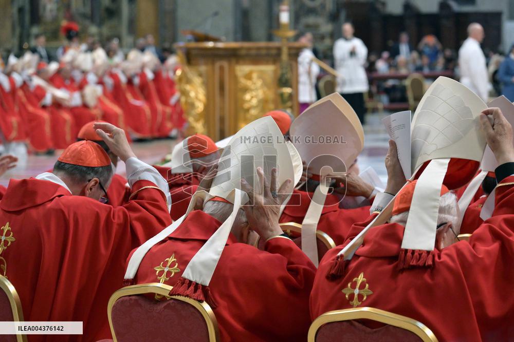 Mass On Fifth Days of Mourning for Late Pope Francis - Vatican