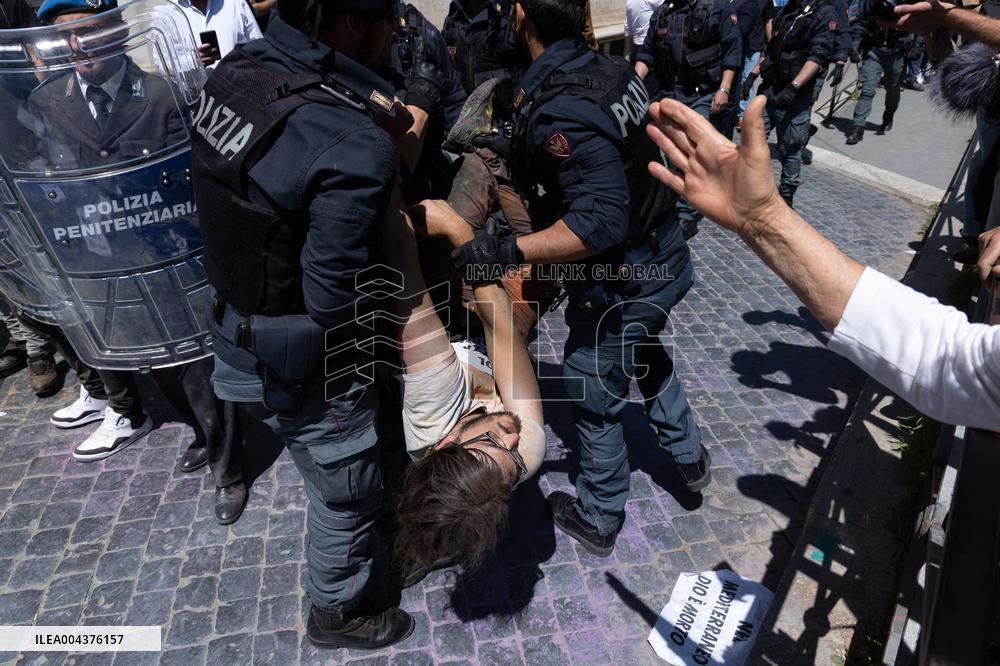 Extinction Rebellion Activists At Ministry of Justice - Rome