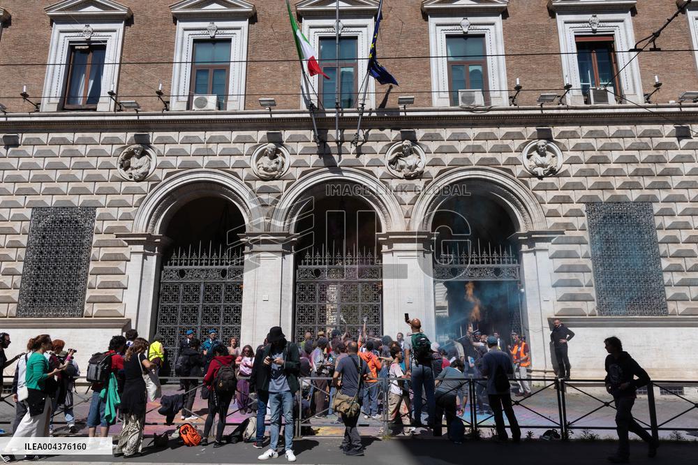Extinction Rebellion Activists At Ministry of Justice - Rome
