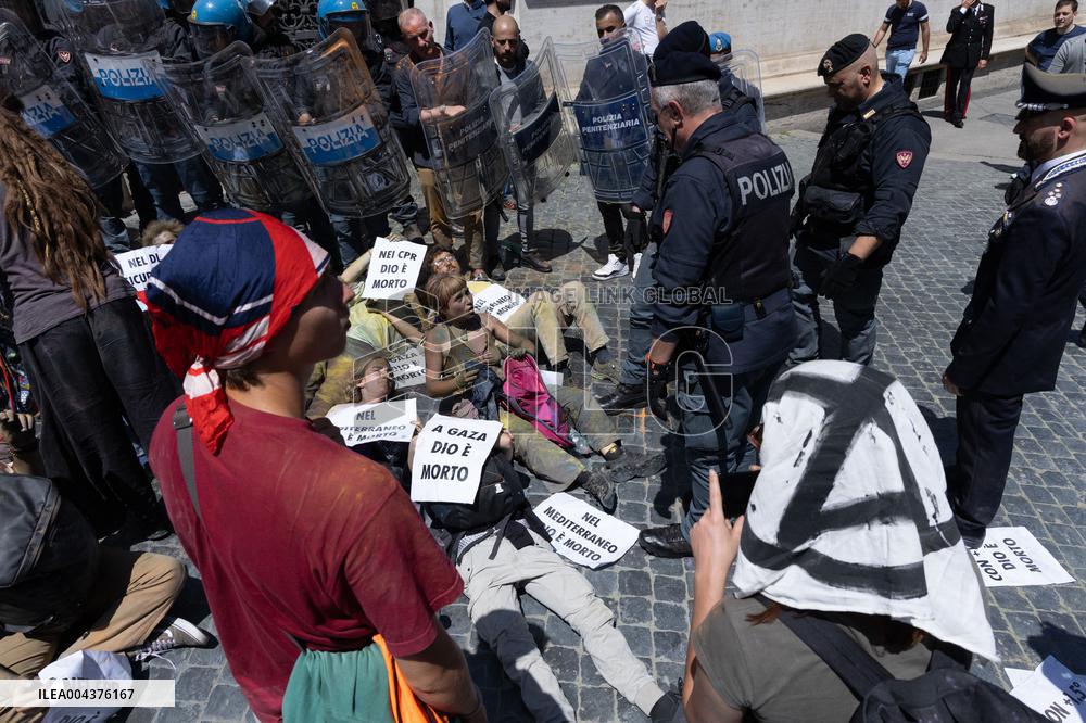 Extinction Rebellion Activists At Ministry of Justice - Rome